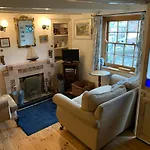 Old Jack's Cottage, بيت للعطل *