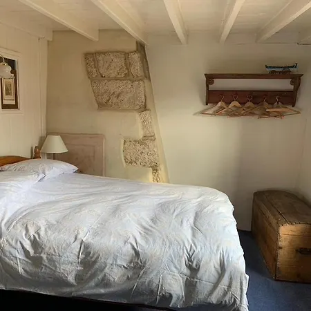 Old Jack's Cottage, * 스테이츠